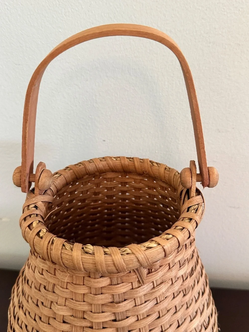 VTG 1999 Pear-Shaped Weaved, Handle Hinged Basket 7